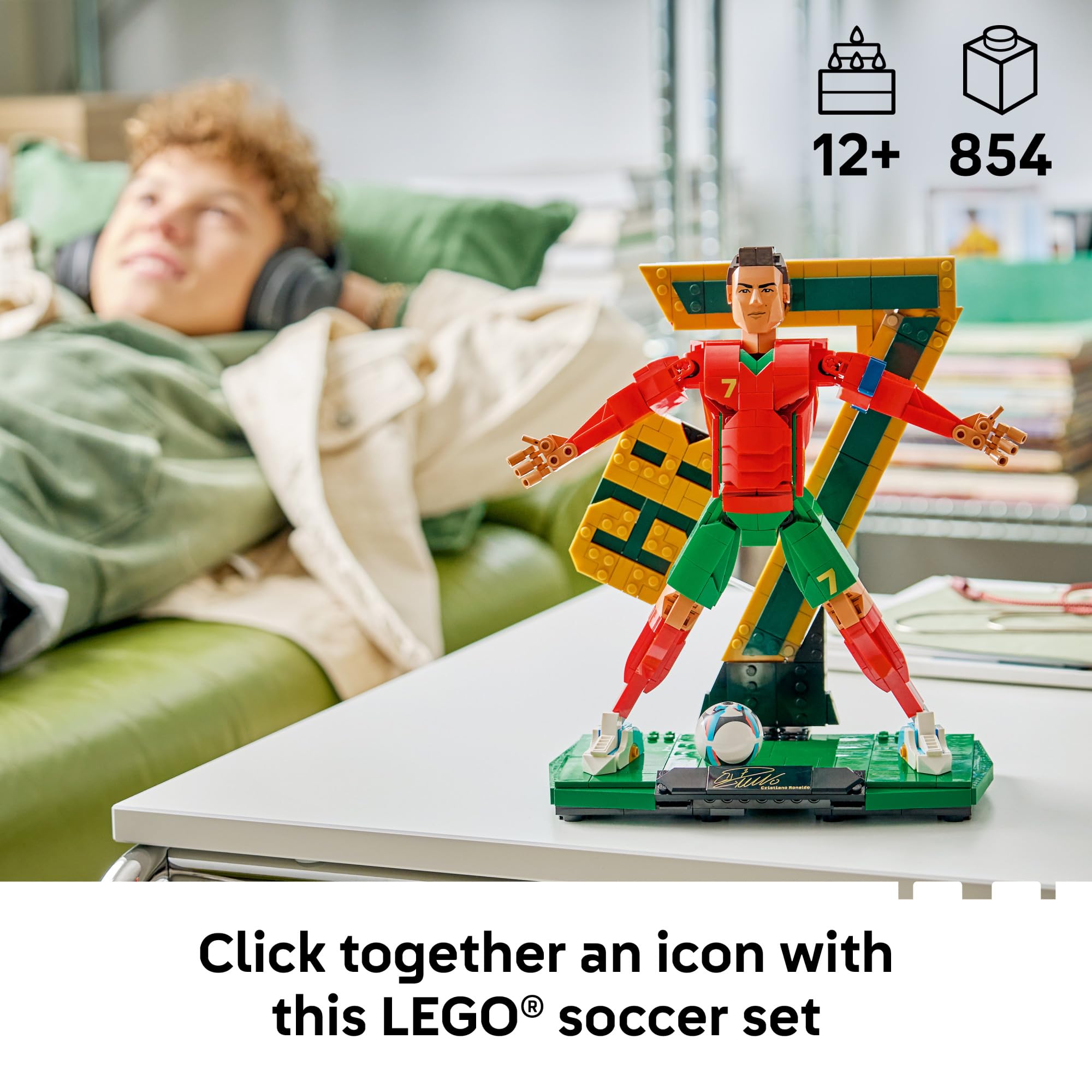 LEGO Editions Cristiano Ronaldo – Soccer Legend - Building Set for Boys & Girls, Ages 12+ - Collectible Soccer Gift with Plaque - Kids Bedroom or Shelf Decor - 43016