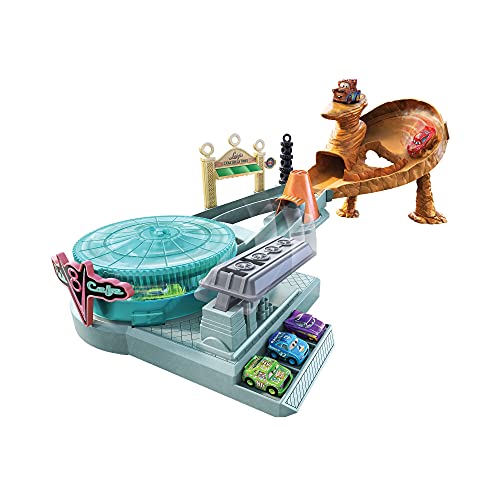 Disney Pixar Cars Mini Racers Radiator Springs Spin Out Playset with Pitty and Exclusive Lightning McQueen Vehicle, Interactive Water Play Toy
